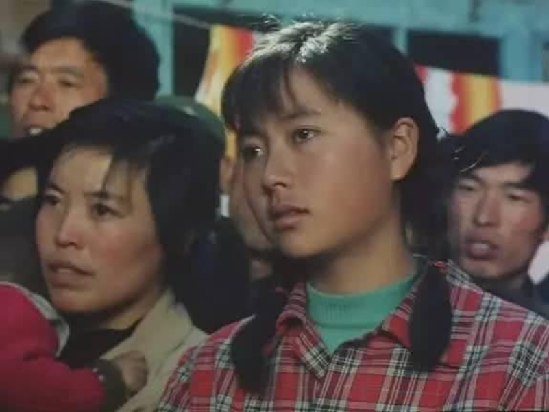 李菁菁：3段婚姻1個(gè)孩子，49歲嫁小21歲丈夫，因詐騙跌落神壇