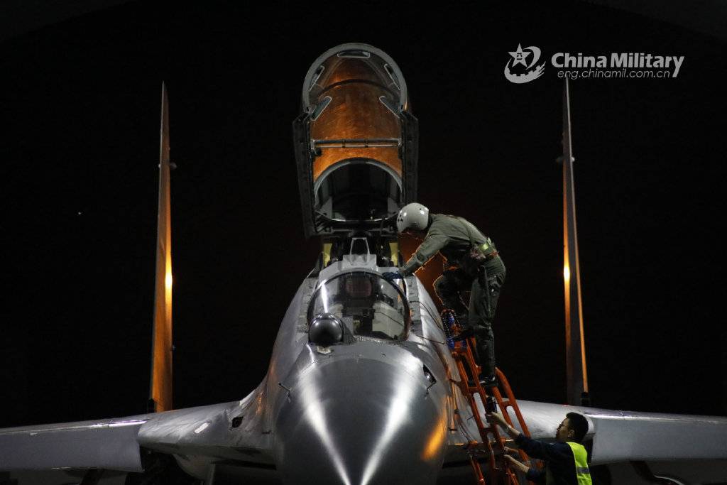 ��-16������ϵ��� ����Ա��װ�˸��ᡢ��ǿ�ġ���è����