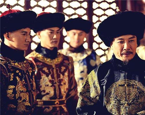 他是康熙最聪明的一个儿子，拥有兵权却不参与