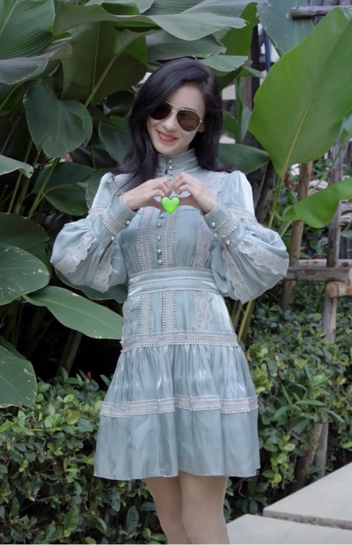 张柏芝最近身材是“反弹”了吗，侧面看似“圆