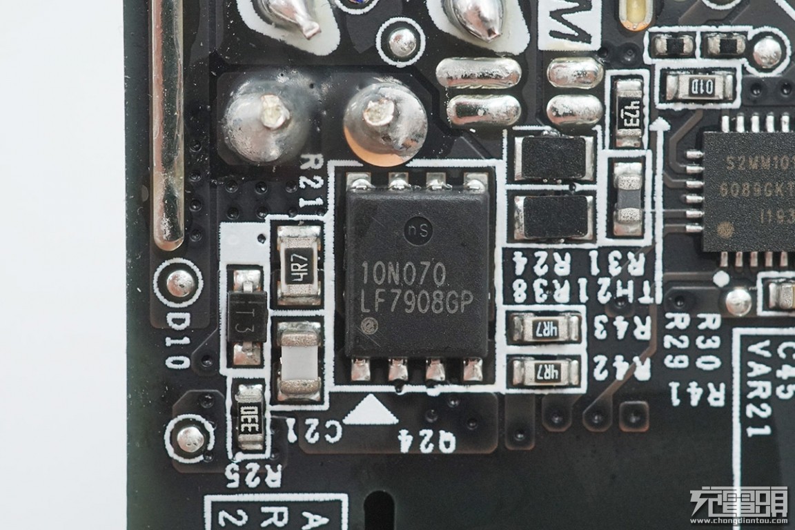 拆解报告：SAMSUNG三星原装45W USB PD快充器EP-TA845（欧版）