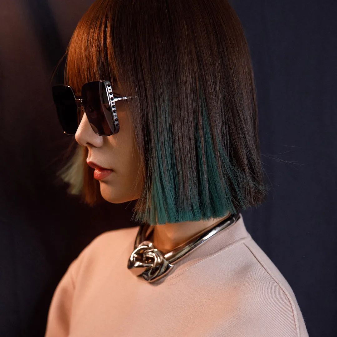 别再“披头散发”了！这4款冬季发型才够美够撩