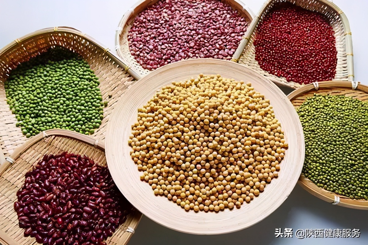 Which sprouted onions, soybeans, and peanuts are poisonous, and which