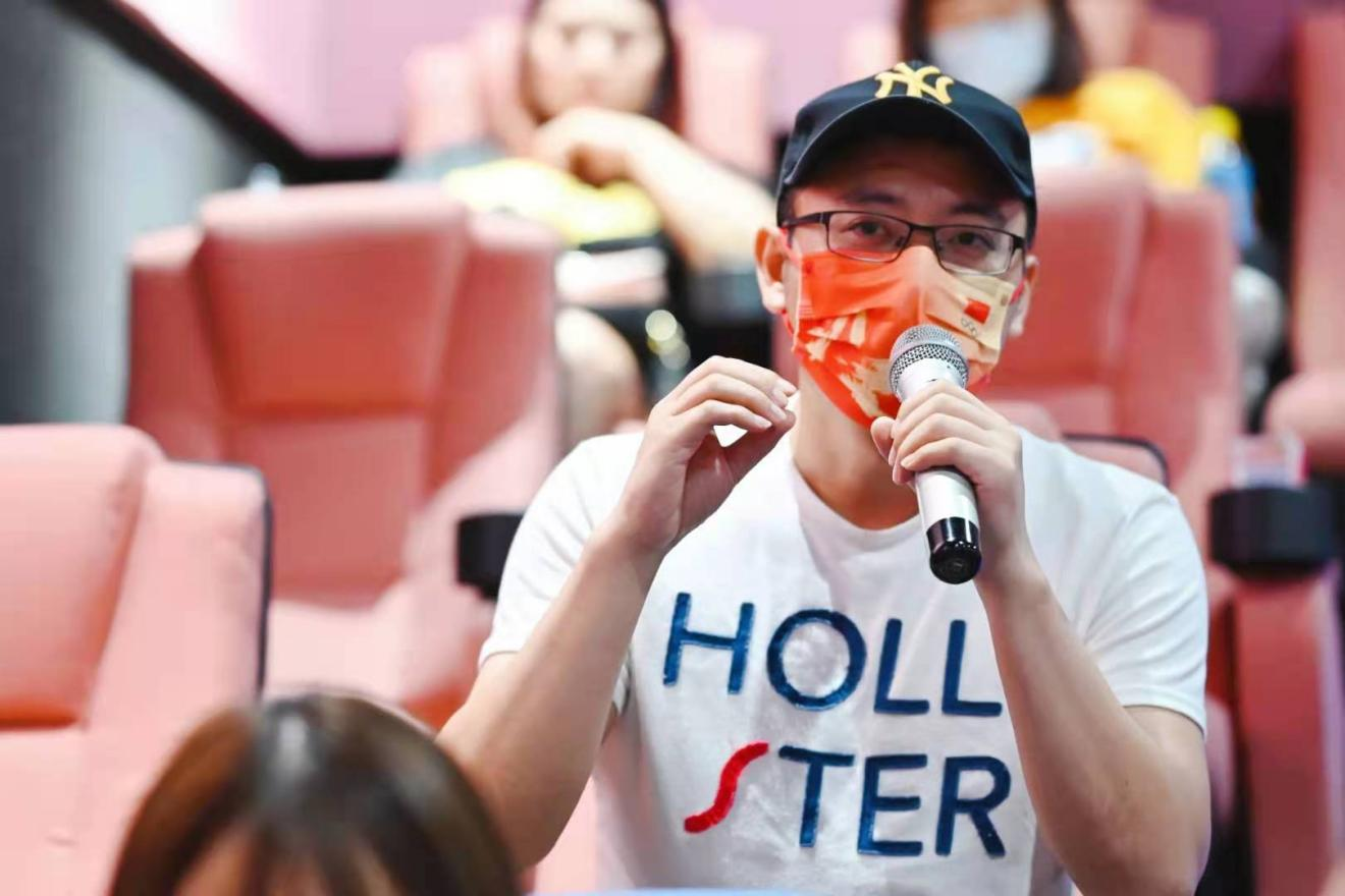 《独家头条》重庆超前点映 题材吸睛主题获赞