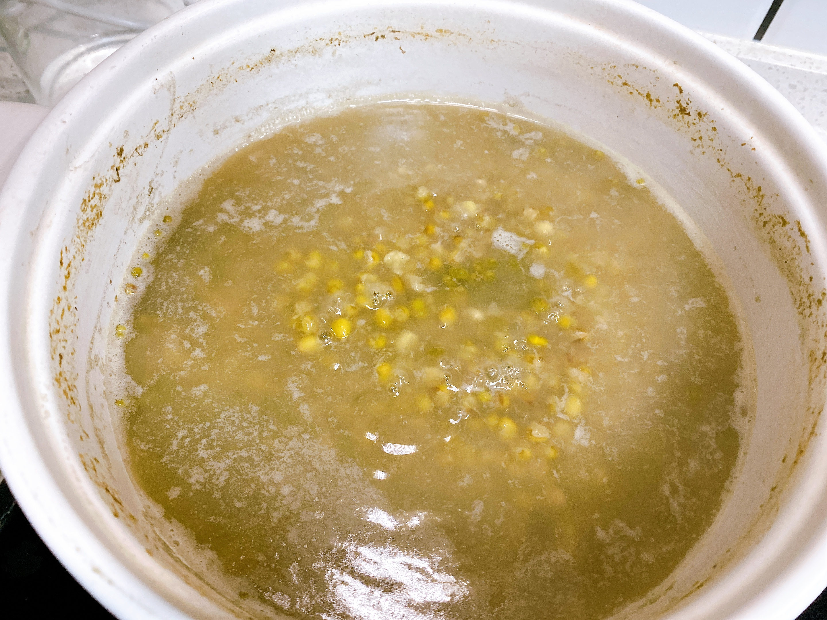 冰凉解暑的绿豆雪糕，自己在家做，香甜细腻无冰碴，小时候的味道