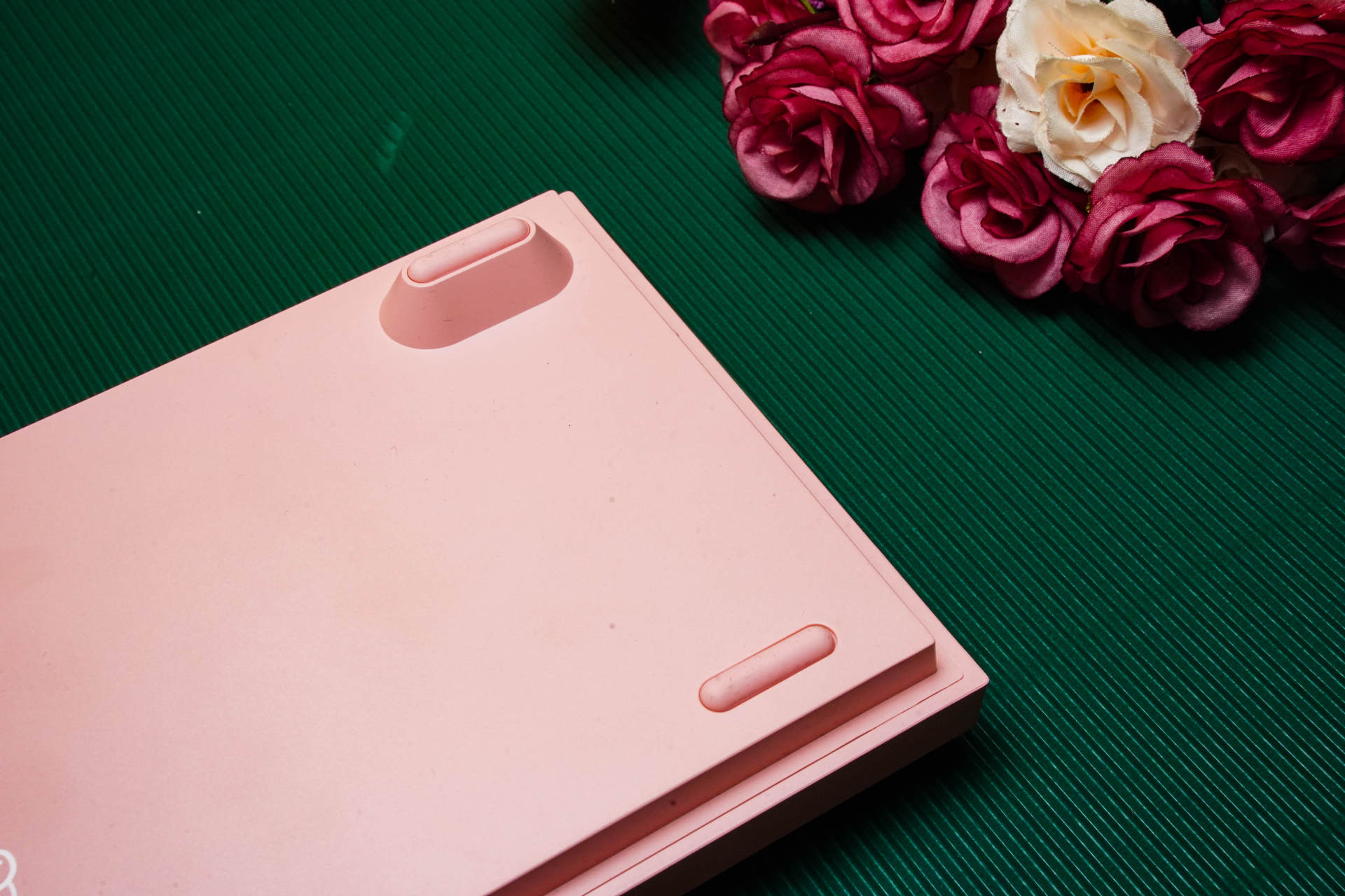 每个女生都有公主梦，送老婆个粉色黑爵K620T双模机械键盘做礼物