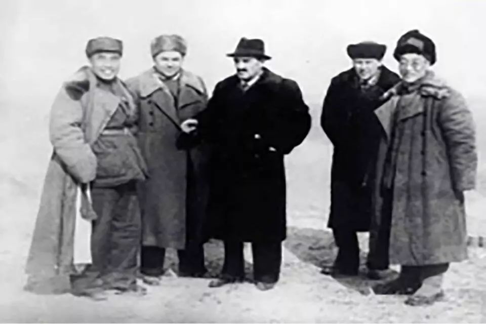 毛泽东的智慧和骨气：35个辣椒“灌醉”米高扬，到苏联不吃死鱼