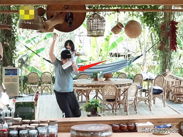 彩灯追赶张子枫时，谁注意彭昱畅的举动？怕是