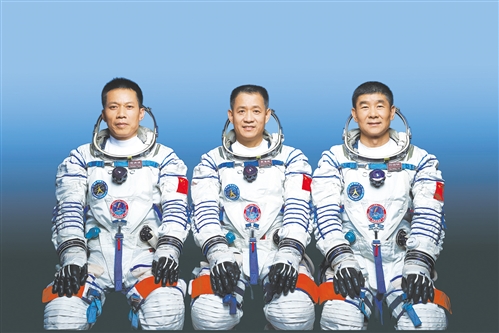 杨利伟在太空中听到“敲门声”，这神秘诡异的声音，究竟是什么？
