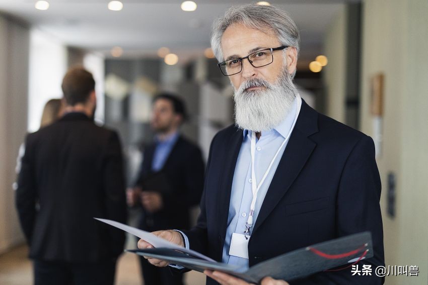 月薪5000，怎么慢慢变富？掌握贫富演化的规律，按照规律办事