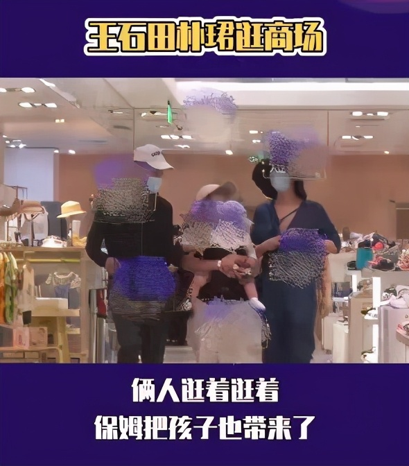 70岁王石身材消瘦撑不起衬衣！携田朴珺与友聚餐，娇妻保养似少女