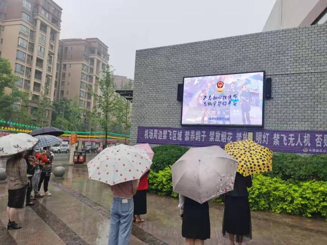 成都东部新区公安全方位精准宣传 筑牢电诈