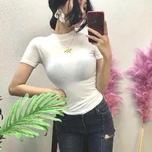 42歲女房東愛(ài)上22歲大學(xué)生的情感自述：重新做回了女人