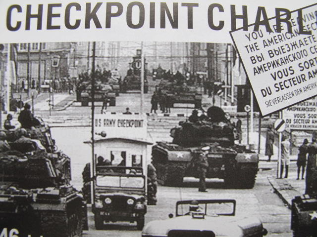 1962年，苏军坦克与美军坦克对峙于查理检查站，