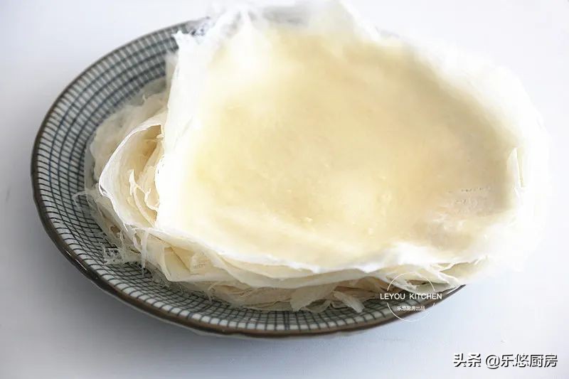 立春吃春捲，我有妙招，用一把刷子，幾秒做一張春捲皮，簡單省事