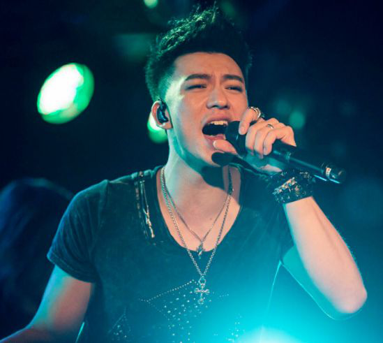 信乐团原主唱("信乐团"的主唱是哪位男明星?