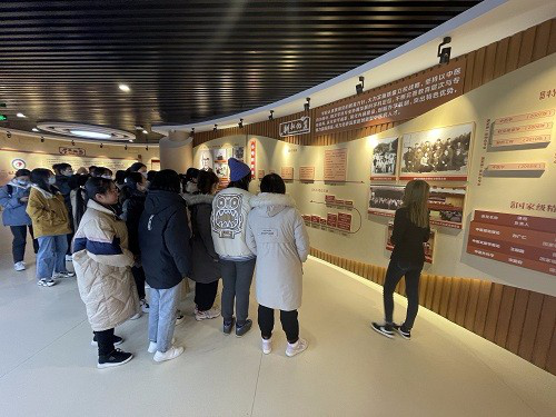 山东商职学院食品药品学院组织师生赴山东中医药大学交流