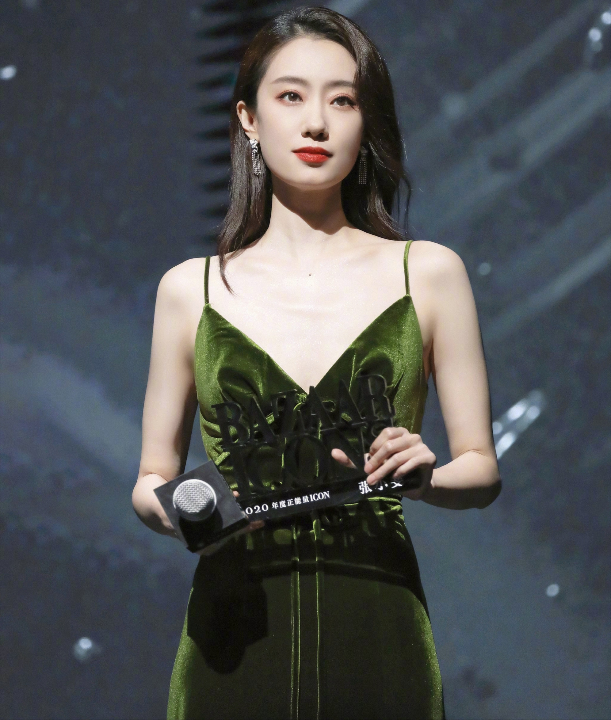 " penetralia escapes greatly " head hair battle array added Zhang Xiaofei, qi Qi protects everybody hard " our Mom "