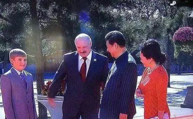 总统出行是很严肃的事情，为何白俄罗斯总统出行总带着小儿子？