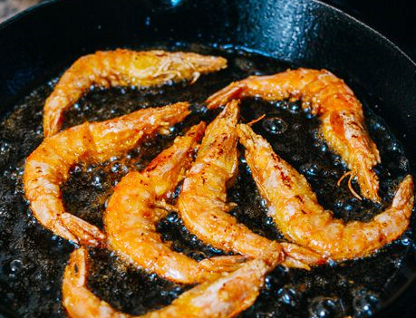 图片[5]-做椒盐虾时 直接裹淀粉不对 多加1个步骤 虾香酥脆还不腥-起舞食谱网