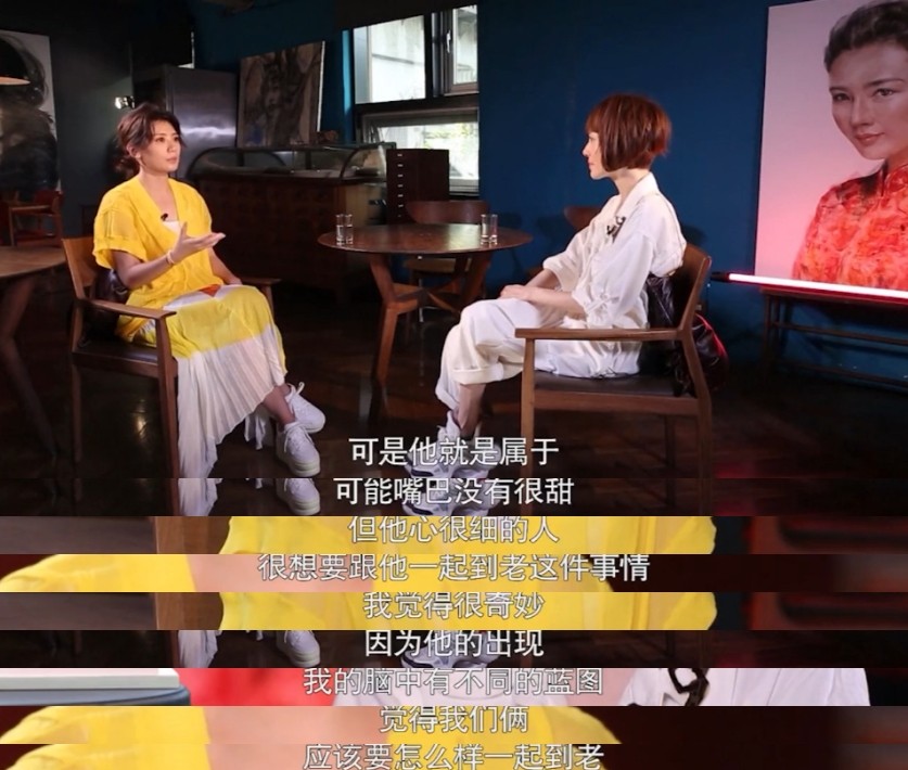 賈靜雯一家五口罕同框，女兒眼睛大如葡萄，修傑楷表白老婆太甜蜜