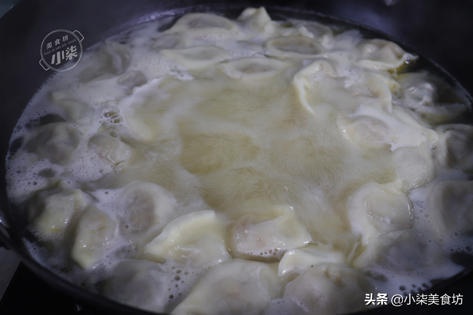 煮速凍餃子，用冷水和開水都不對，教你一招，餃子不破皮不露餡