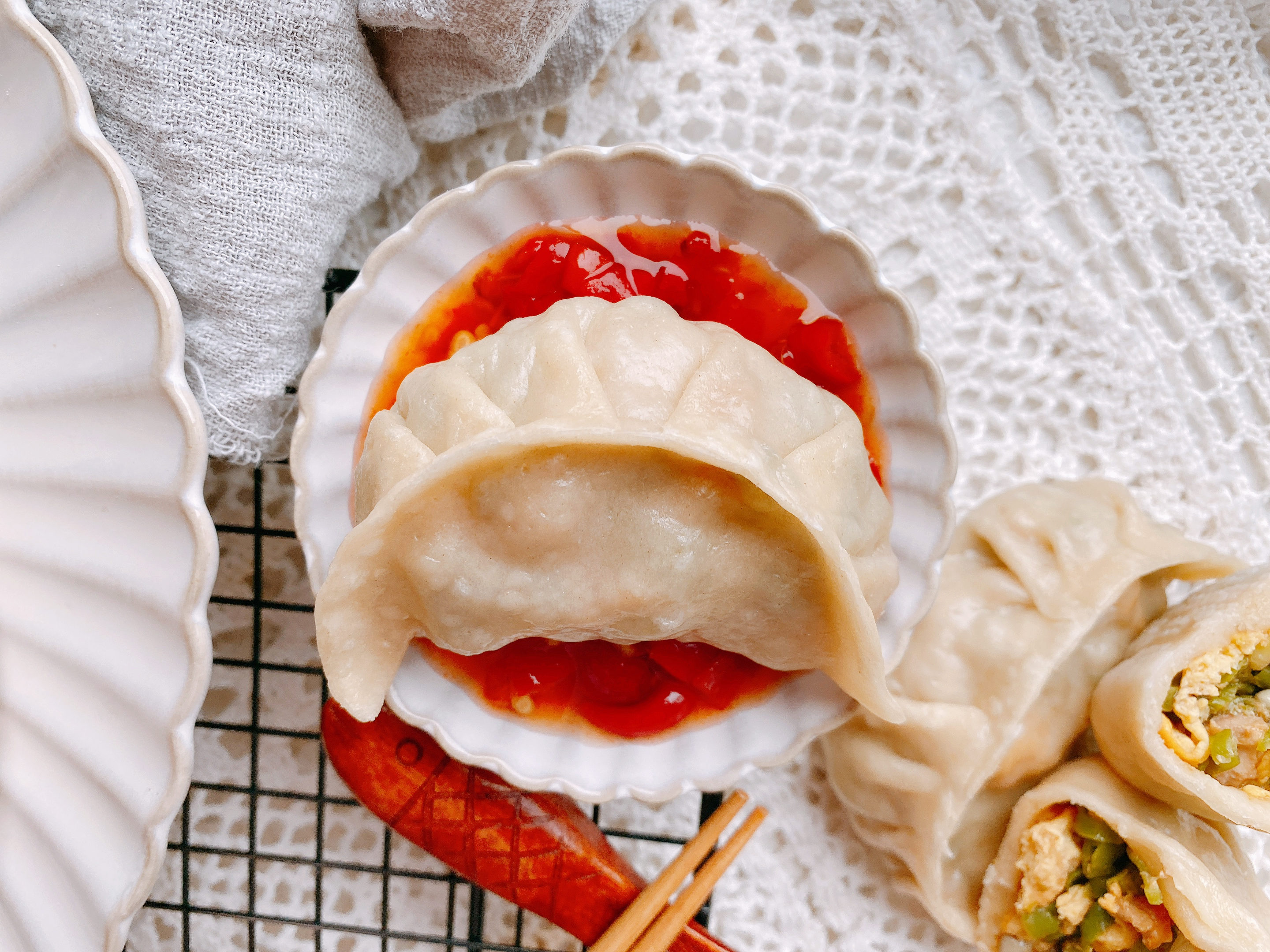 豆角做成饺子原来这么好吃，颜色翠绿不发黄，皮薄馅多，鲜嫩多汁