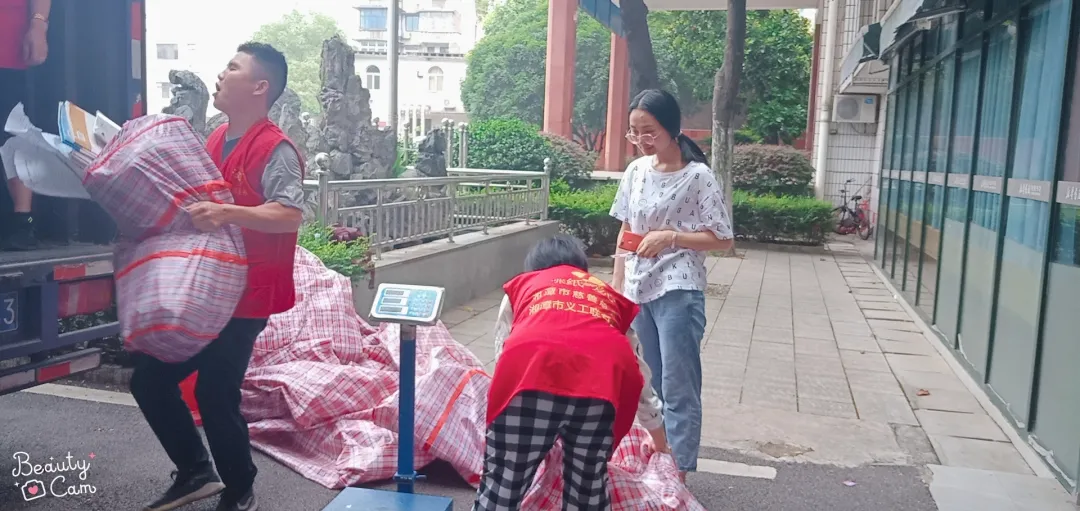 “一张纸献爱心”行动走进湘潭市第十一中学