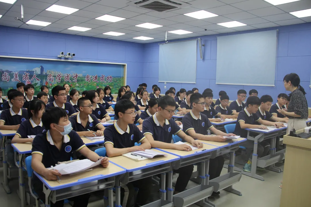 对标竞进、比学赶超、提质晋位 遂宁四中(二中滨江校区)与重庆市珊瑚中学缔结友好学校 对标竞进、比学赶超、提质晋位 遂宁四中(二中滨江校区)与重庆市珊瑚中学缔结友好学校