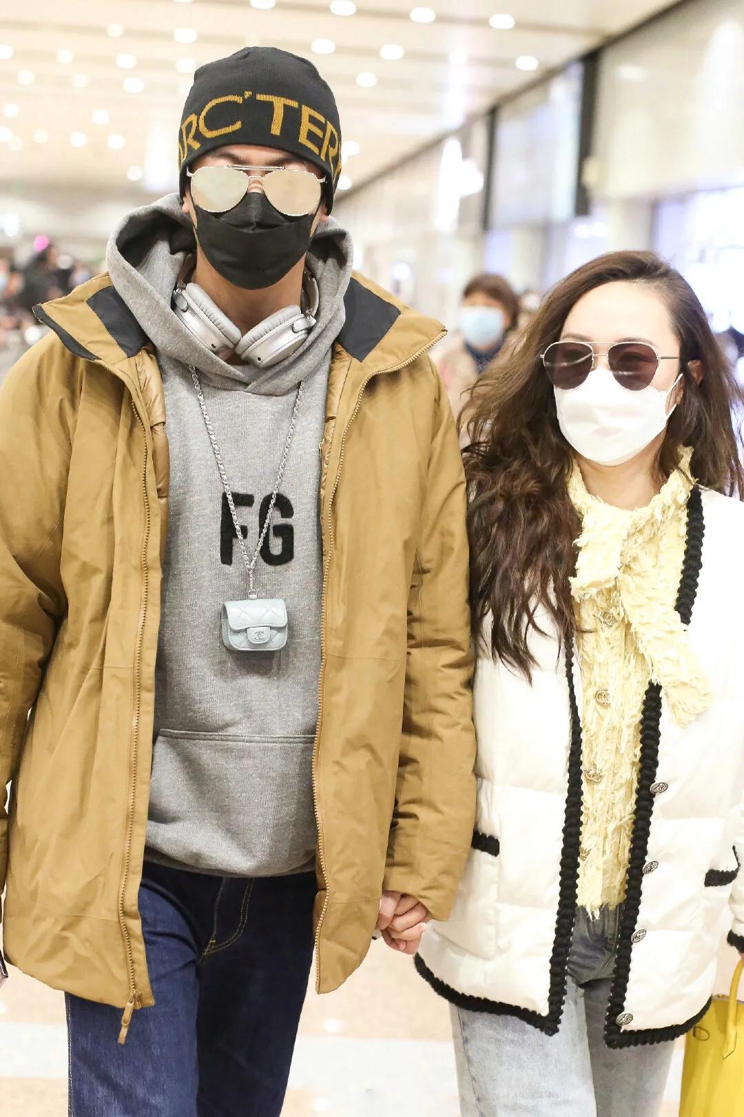 杜江夫婦同框甜蜜秀恩愛，霍思燕緊挽老公手臂撒嬌超膩歪