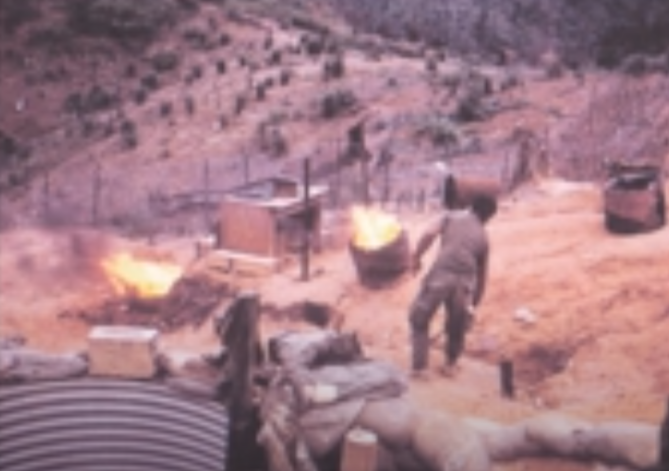 血腥基地玛丽安：美军指挥部被扔入白磷弹，整座基地一片火光