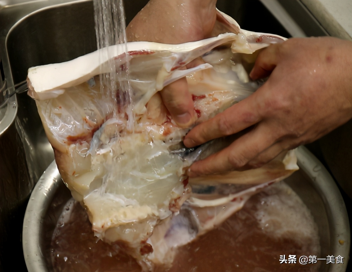 图片[2]-冬天吃鱼鱼头一定要单独煲汤！牢记2个技巧鱼汤奶白营养暖身-起舞食谱网