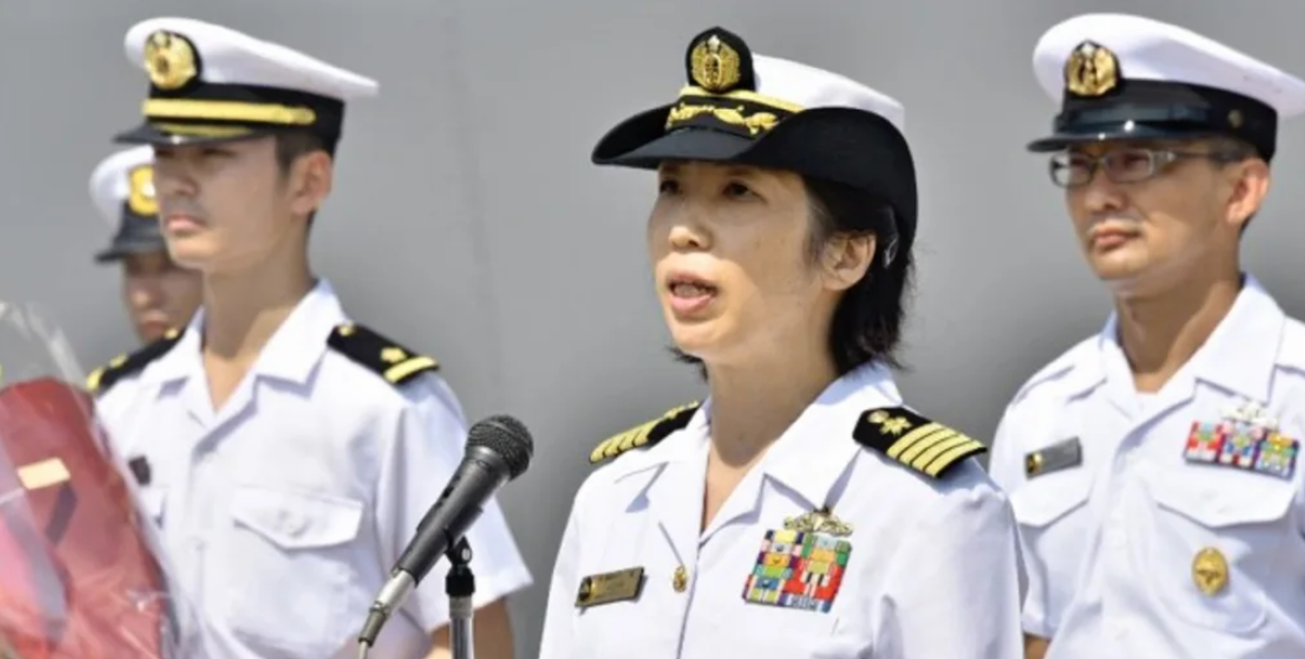 日本首位女性护卫舰支队长，指挥出云号航母，一身勋表见证功绩