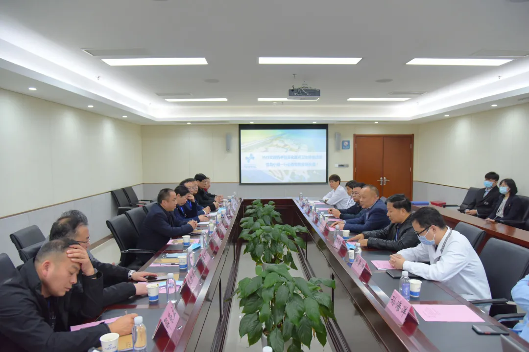 西平县深化医药卫生体制改革领导小组一行到河南省省立医院参观交流