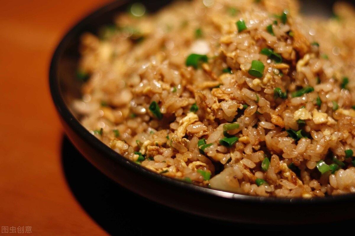 醬油炒飯時，多加1個步驟，米飯粒粒分明，賣相好又入味