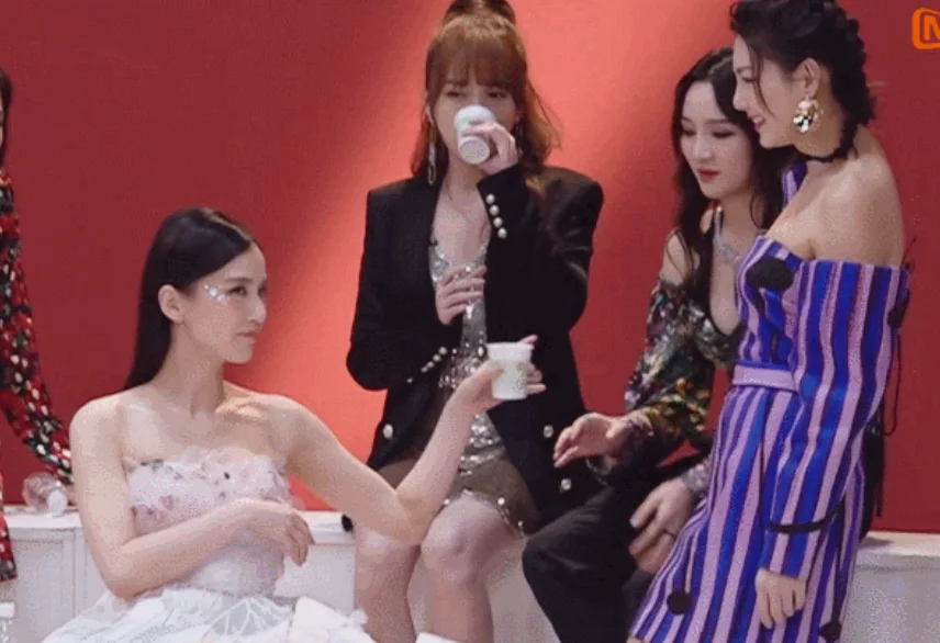 《浪姐》：怼节目组？耍大牌？搏咖位？让你看