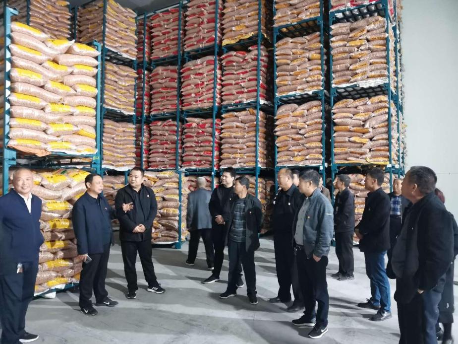 青华镇人大代表：当好服务产业项目的“店小二”