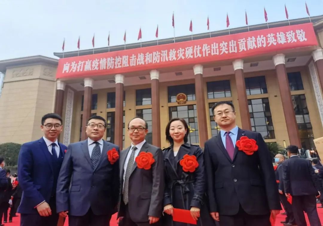 成都中医药大学援鄂医疗队及多名抗疫英雄荣获全省表彰