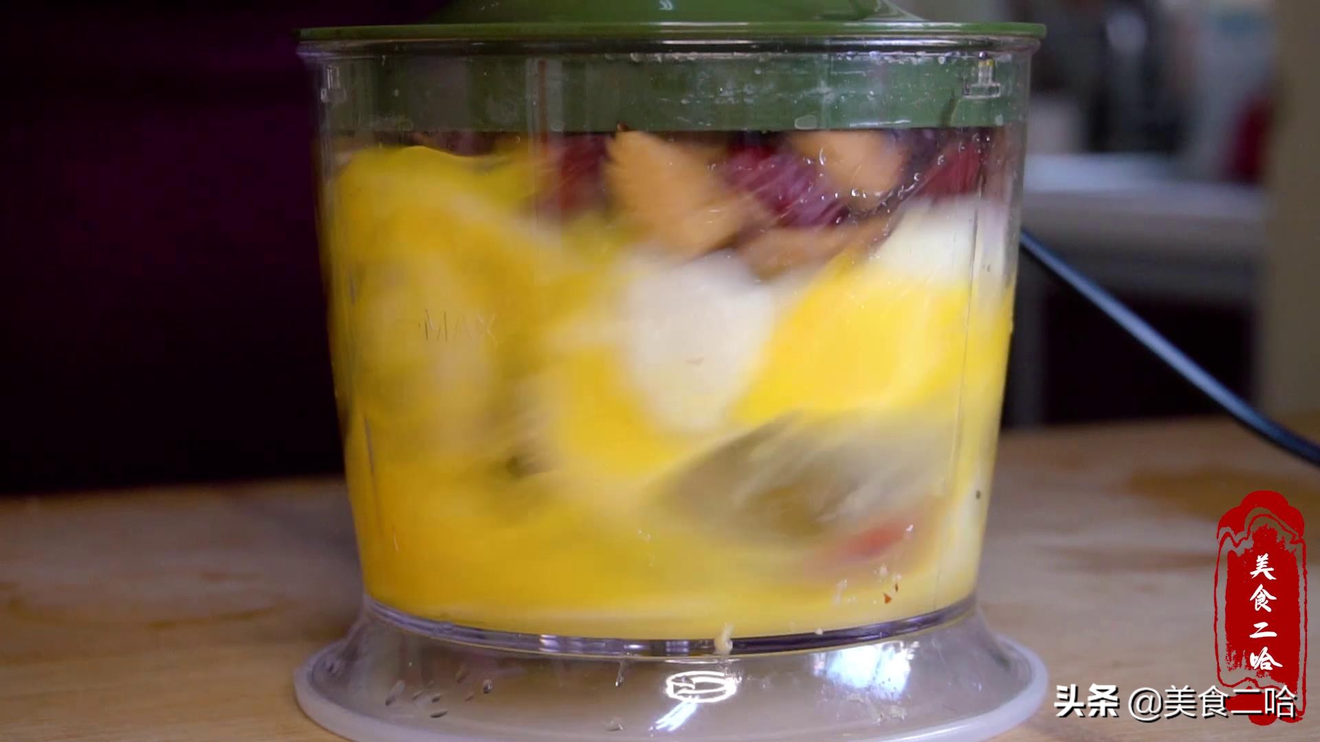 蒸发糕时，记住别用面粉酵母粉，教你快速做法，松软不粘牙