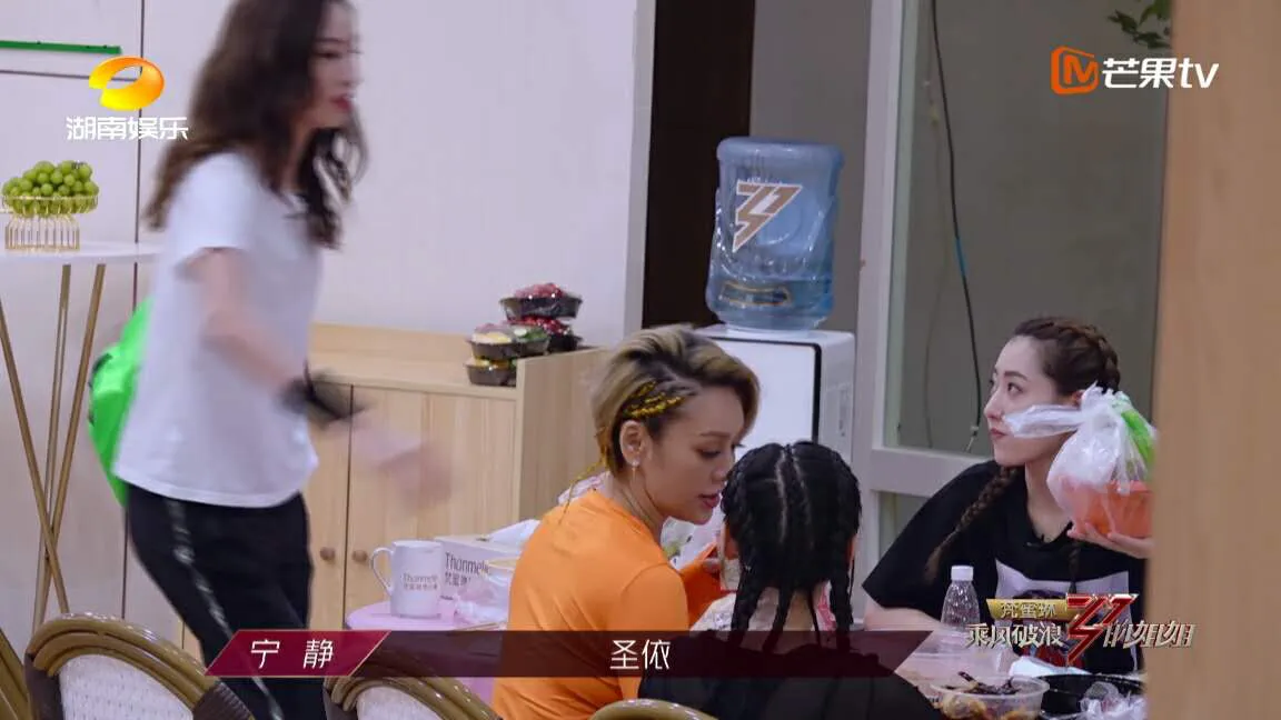 张艺兴《莲》,蔡徐坤《情人》蔡依林《玫瑰少年》,浪姐别样演绎