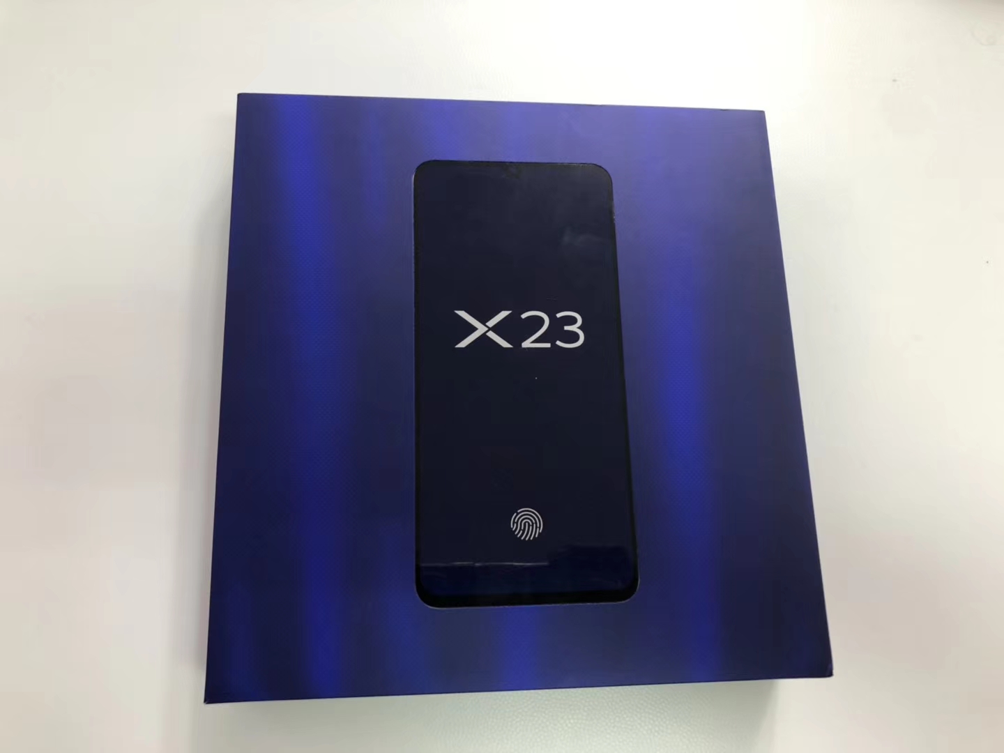 蔡徐坤代言！2388炫彩版vivo X23拆箱，配用上世纪AIE660CPU？