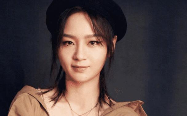 周笔畅整容成功！大方回应：本来照着杨幂整的