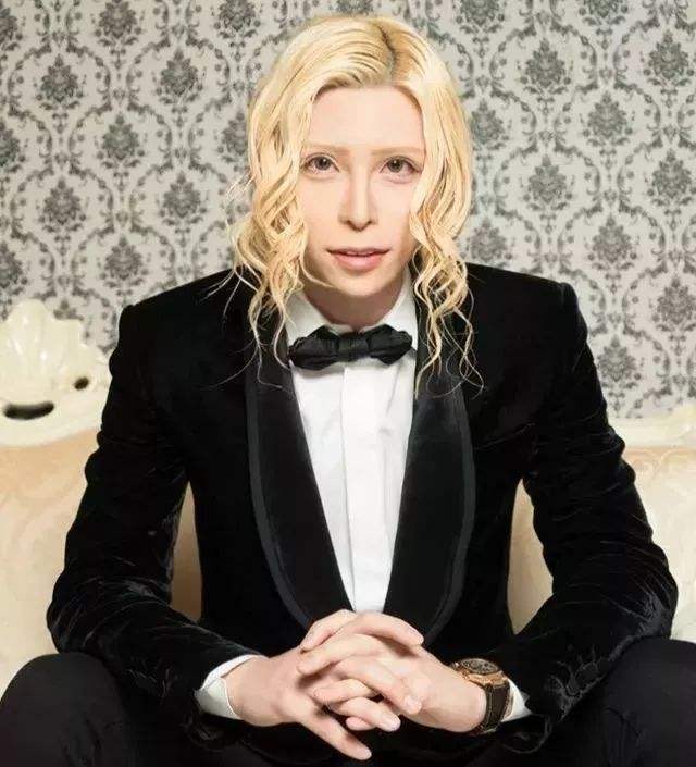 “日本第一牛郎”疫情休业，躲家里狠看书学习，果然成功不靠运气