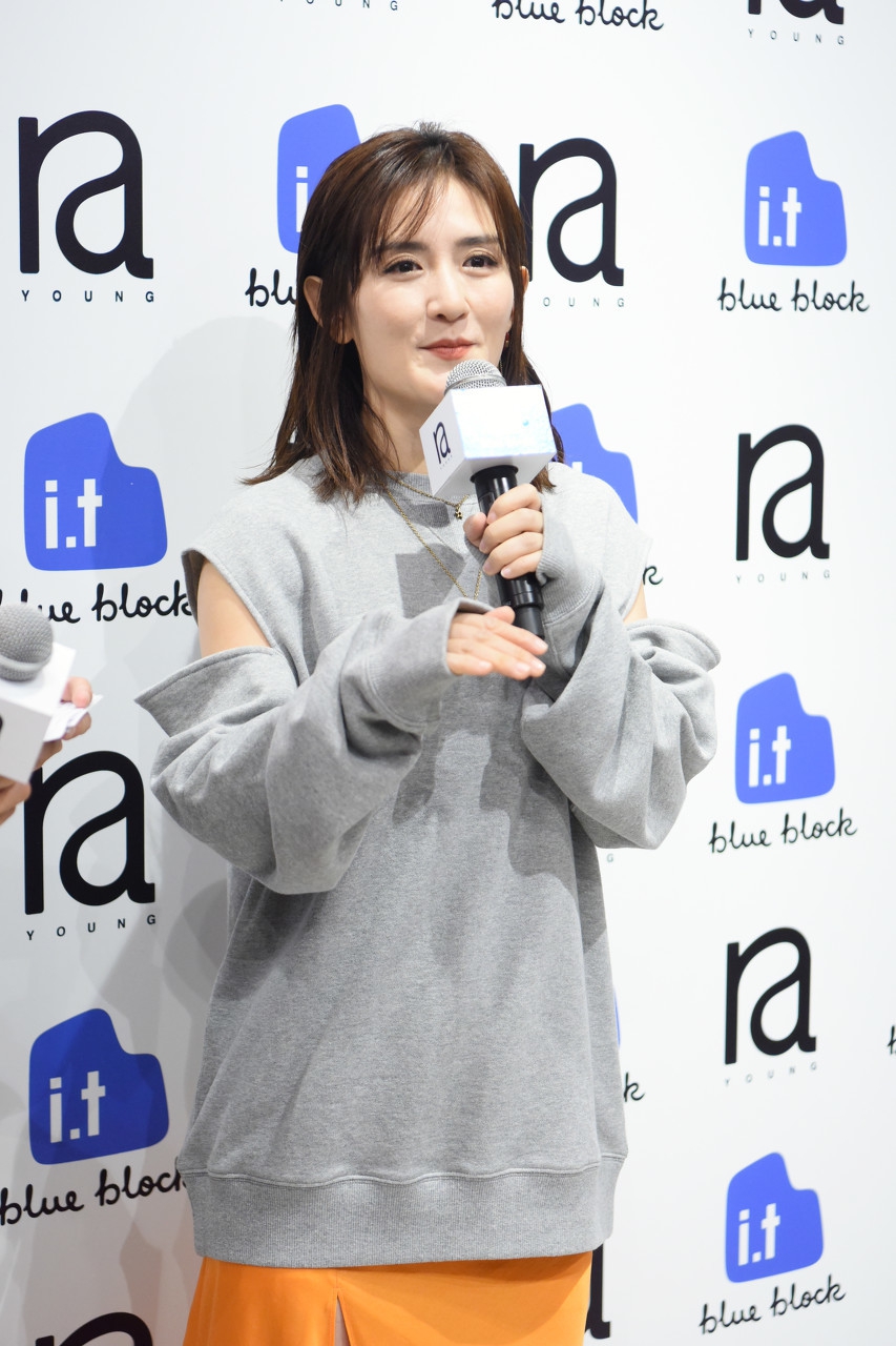 谢娜、沈腾、李诞参演的综艺《笑起来真好看》