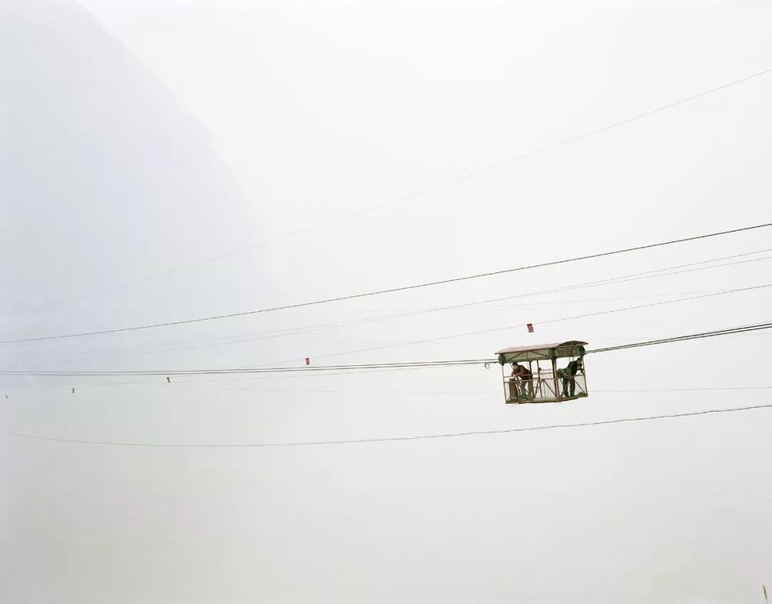 他拍下像蝼蚁一样生活的2000个中国人，没人能平静看完