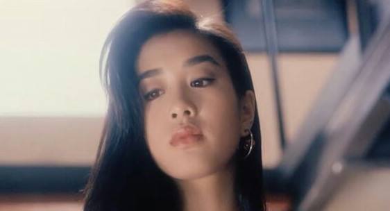 钟丽缇11岁小女儿长大了！大眼呆萌长腿吸睛，被指颜值赛过两姐姐