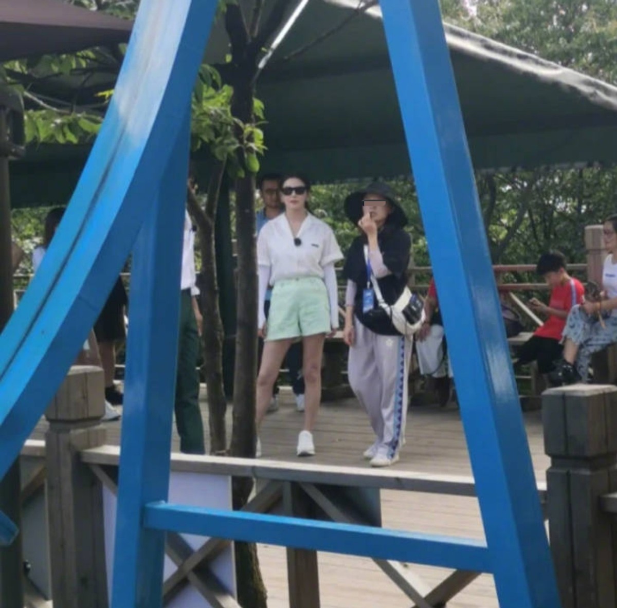 张雨绮与绯闻男友录节目，两人同框画面甜蜜，男方比女方小8岁