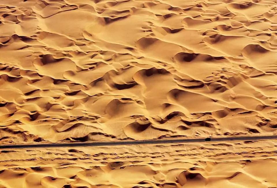 塔克拉玛干沙漠，中国最大的沙漠才不是“死亡之海”！