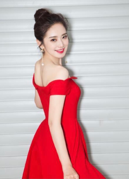 湖南台主持刘烨罕晒娃，儿子长相帅气似贵族，高颜值老公背景强大