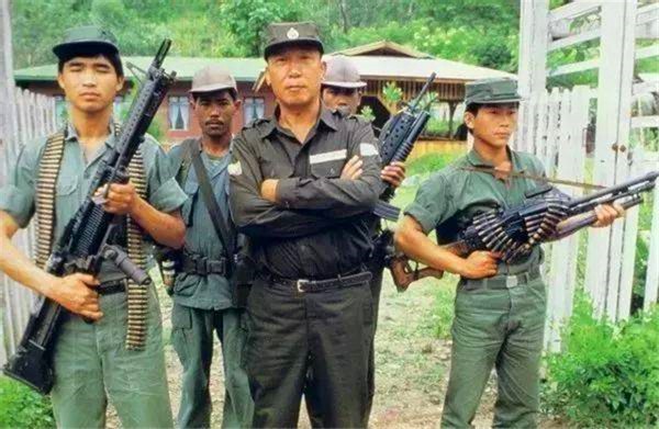 柬埔寨“黄赌毒”：白人寻欢天堂，本地人的噩